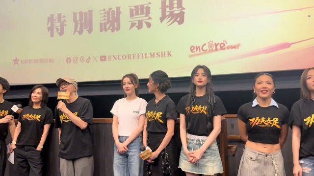 电影《功夫女足》香港路演，女主角没穿女足短袖，好漂亮呢