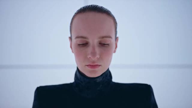 雷克萨斯也开始展示可变空间了， 这车外观还挺个性的