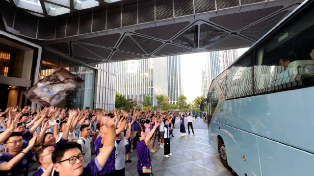 20260809 津门虎济南客场 赛前球队酒店出发 南北看台联合助威纪实