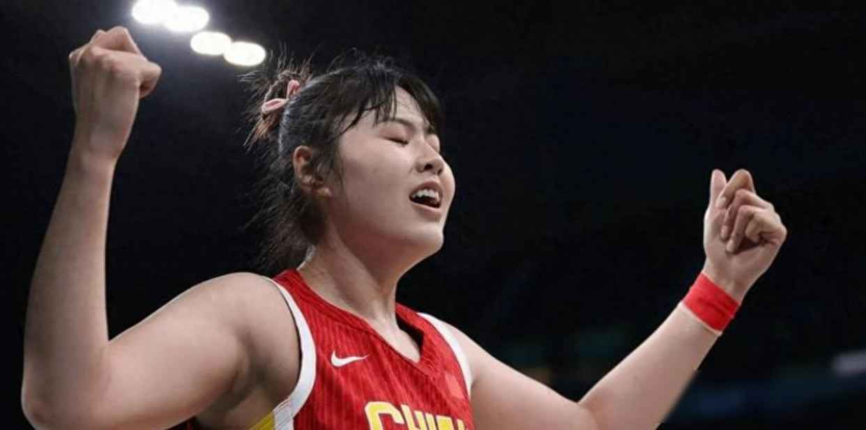 李月汝打满23分钟拿两双，替补席坐了两个月，她靠的不是运气
