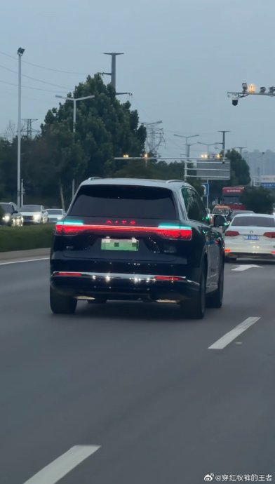 商务场合选车，40万预算买奥迪A6L还是问界M9？