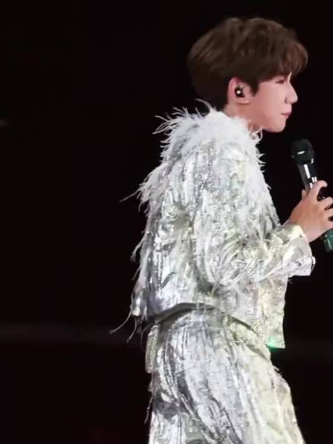 王源演唱会长沙站超级无敌大水炮覆盖内场看台