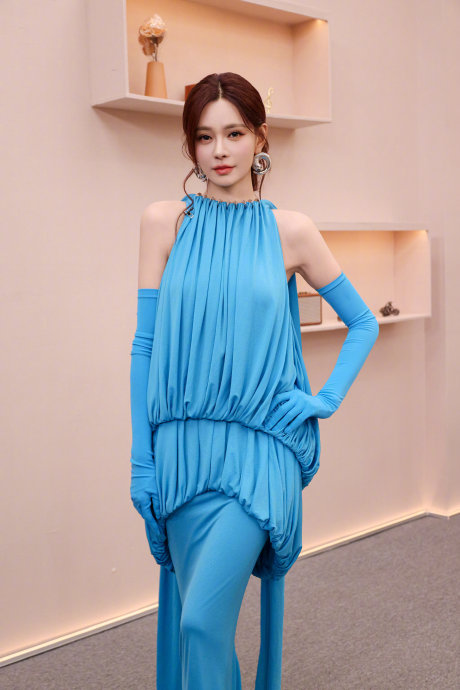 网友如何评价沈梦辰在《歌手2026》中的主持风格？