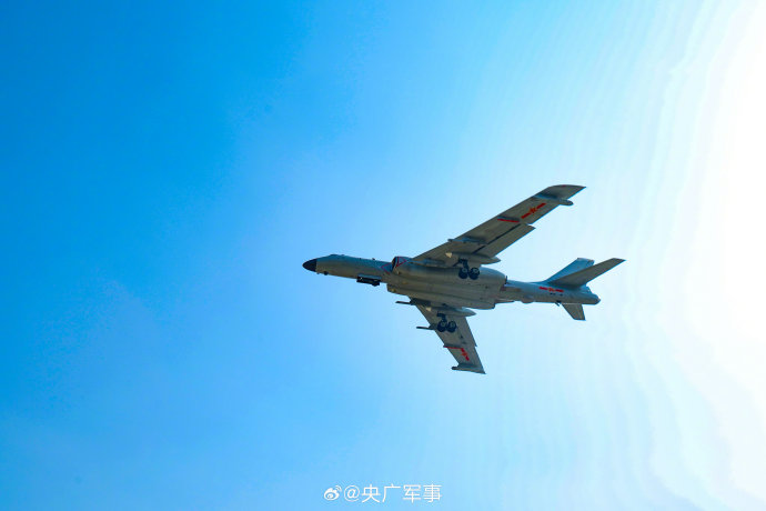 中国制造2026年夏天集中爆发：全球最大运输船过桥、AI与机器人领跑全球