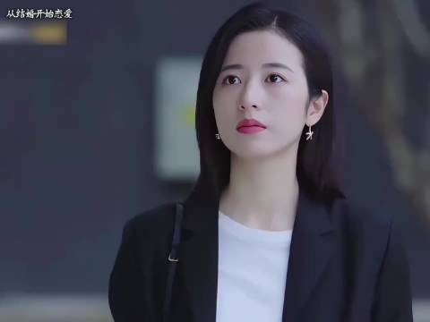 六年后回国再次遇到前夫，他竟然视而不见反否不认识对方！