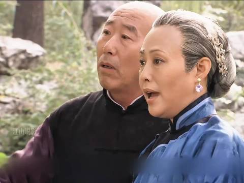 十四岁女孩成了抱狗丫头 斯琴高娃