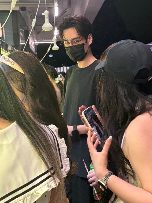 胡一天汉江煮泡面时是谁教他操作的? 胡一天汉江煮泡面时是谁教他操作的?