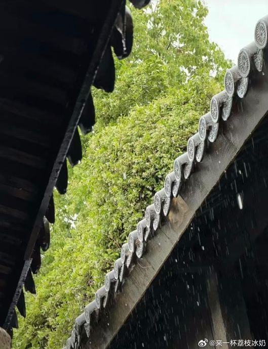 卫生巾坐用躺用分开设计,能终结漏血焦虑吗? 卫生巾坐用躺用分开设计,能终结漏血焦虑吗?