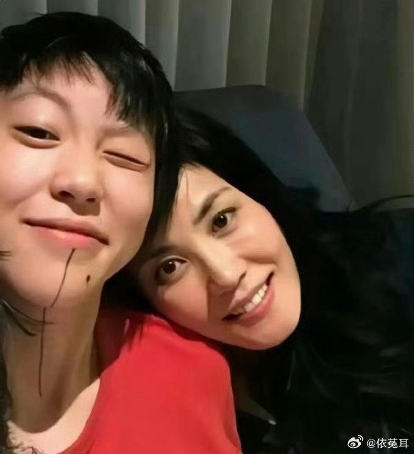 窦靖童比赛时王菲在家如何观看? 窦靖童比赛时王菲在家如何观看?