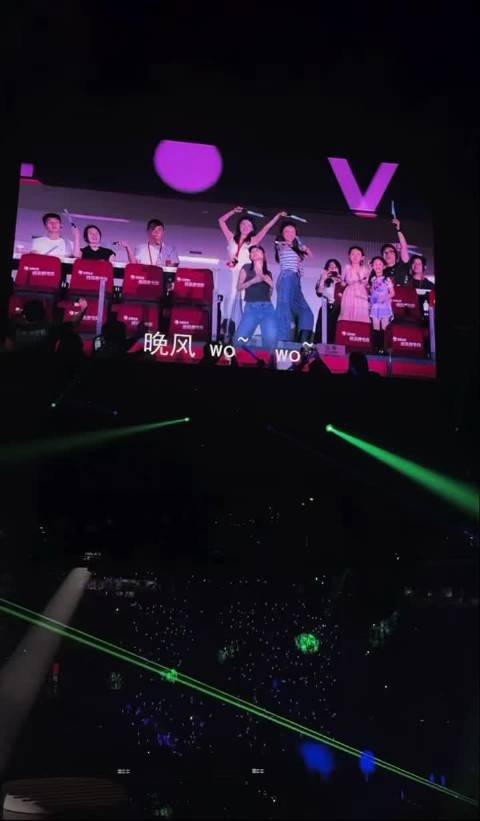 陈小春演唱会彩蛋应采儿现身，全场尖叫盖过伴奏