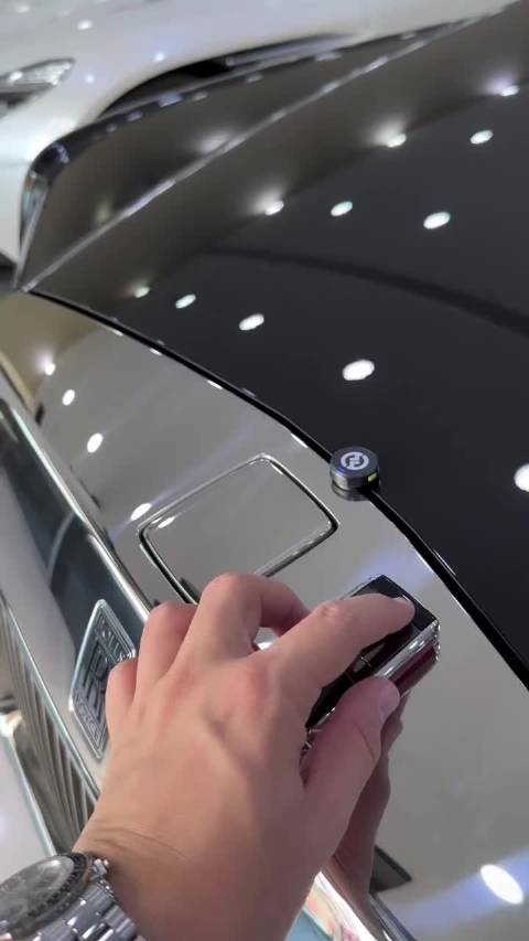 为什么劳斯莱斯的欢庆女神比宾利的快一些