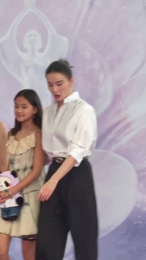 宋佳梅婷女儿一起走红毯，宋佳气质太好啦