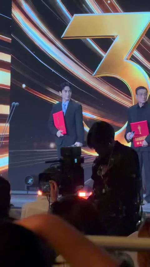 朱一龙百花奖提名感言，温柔赤诚念念不忘李想