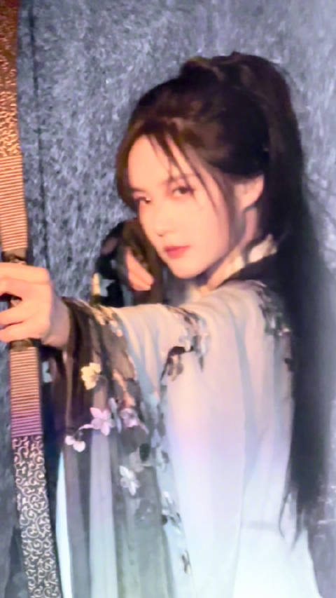李一桐金枝李一桐陈雀儿 “靠近你就靠近痛苦 远离你就远离幸福”