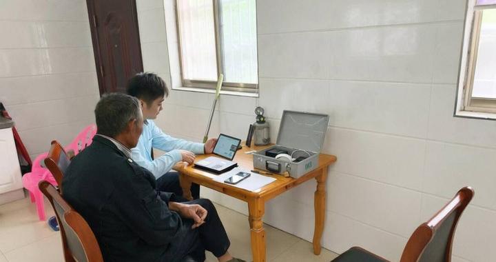 90岁老人优待证密码被锁，盐城建湖邮政顶着高温上门办理