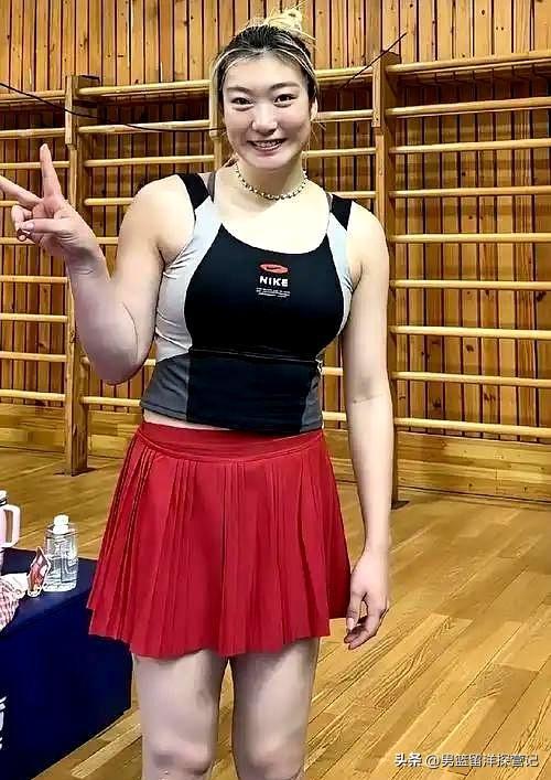 李梦是否加入队伍？宫鲁鸣作出回应，正式发布决定，招募2名海外球员参加热身赛引热议