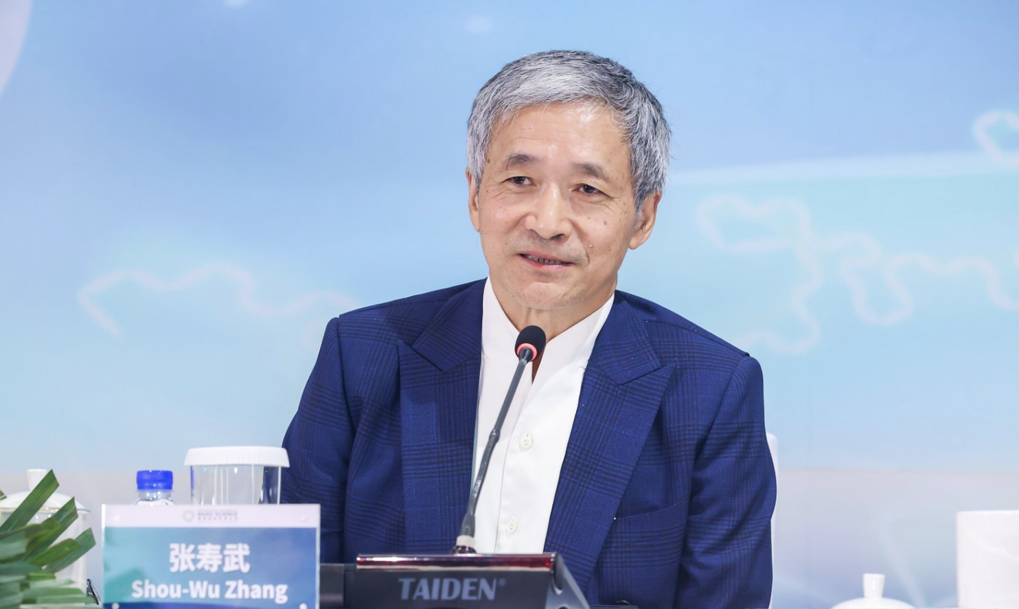 張壽武在媒體見面會上和媒體交流。受訪者供圖