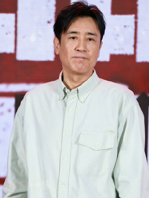 “于老师看镜头”… 于老师：“嗯，好…！”