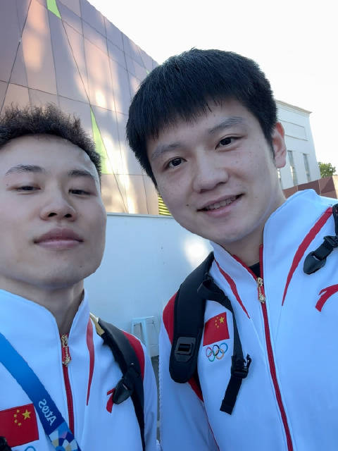 樊振东巴黎奥运村复习粤语，嗓子哑了三人同框