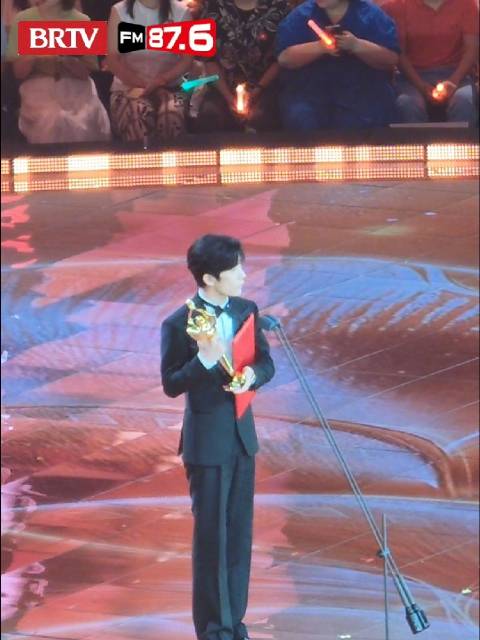 易烊千玺尊重并热爱演员职业