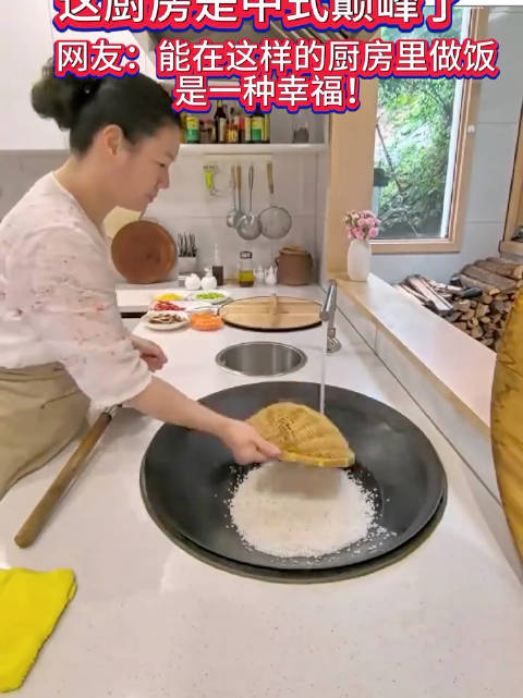 中式厨房和现代家居的完美结合！网友：能在这样的厨房做饭，是一种幸福！