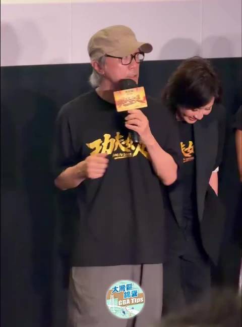 周星驰看刘嘉玲眼神，岁月不改老友情