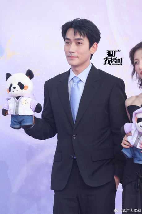 朱一龙张子枫红毯同框，李家兄妹重逢太养眼