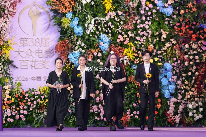网友为何称易烊千玺为走路粉?他红毯状态如何? 网友为何称易烊千玺为走路粉?他红毯状态如何?
