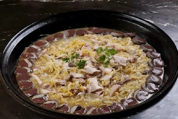 酸菜白肉血肠东北特色 酸菜白肉血肠东北特色