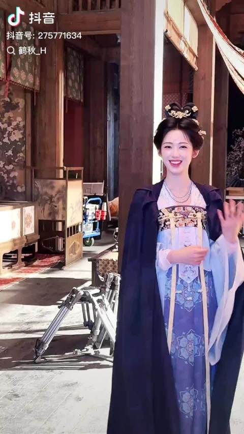 知道要拍这种抽象视频就自动贴过去了