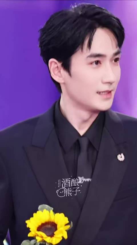 朱一龙携两作品亮相百花红毯，再提名最佳男主