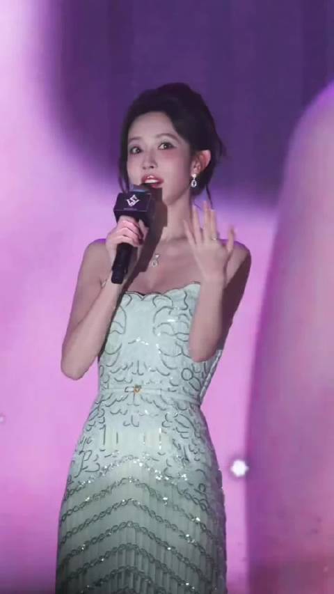 孟子义泰国见面会：孟子义唱了樱花草