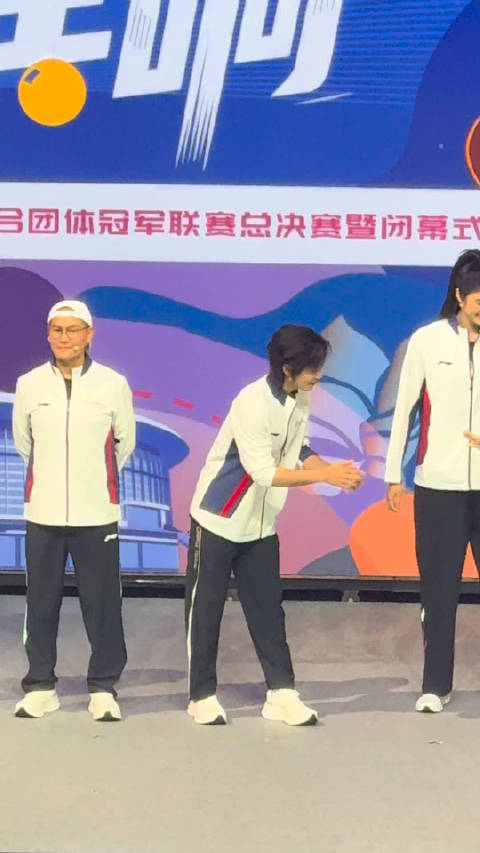 李汶翰邓亚萍老友重逢上海乒乓嘉年华