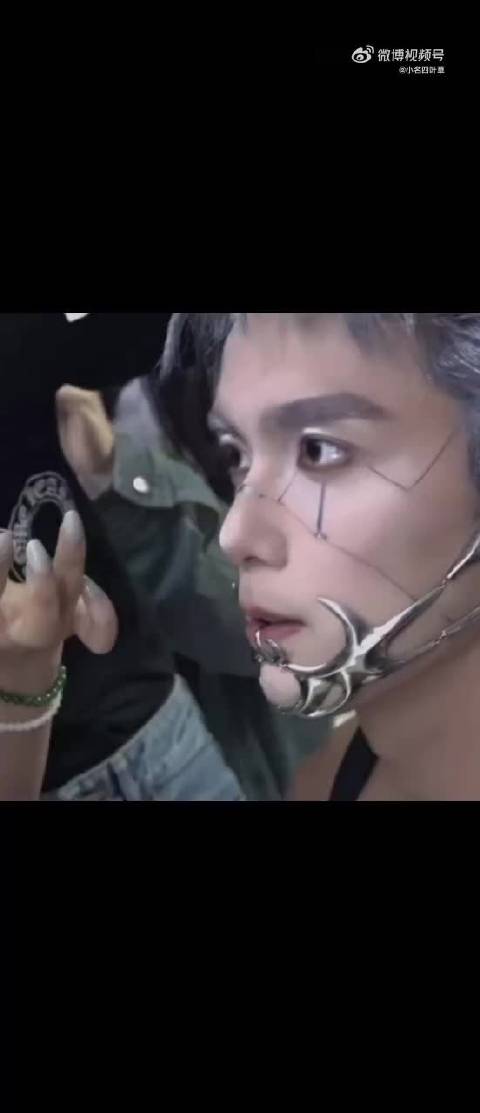 吴磊戴美瞳窘迫现场，舞剑幕后花絮展功底