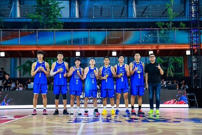 2026 NBA城市挑战赛成都开幕，传奇球星德隆·威廉姆斯现场助阵