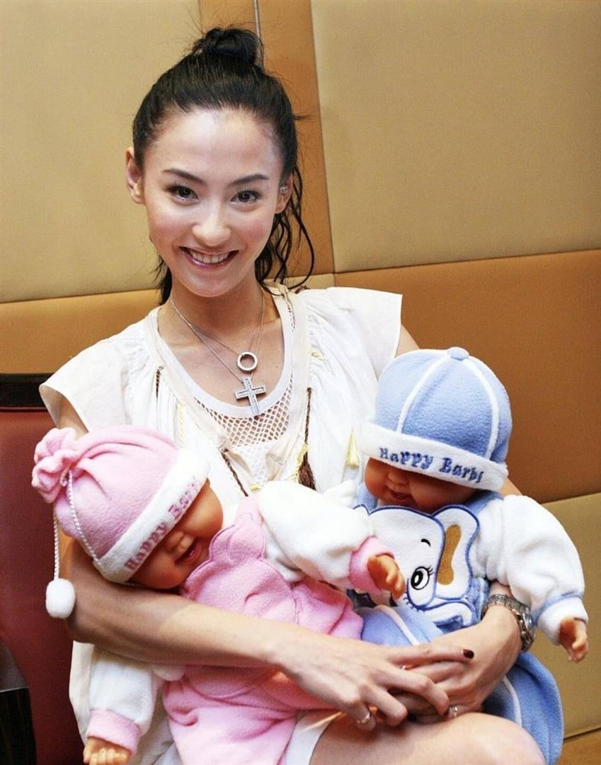 张柏芝三胎生父不是周星驰，谢霆锋2018年声明，如今再看字字清醒