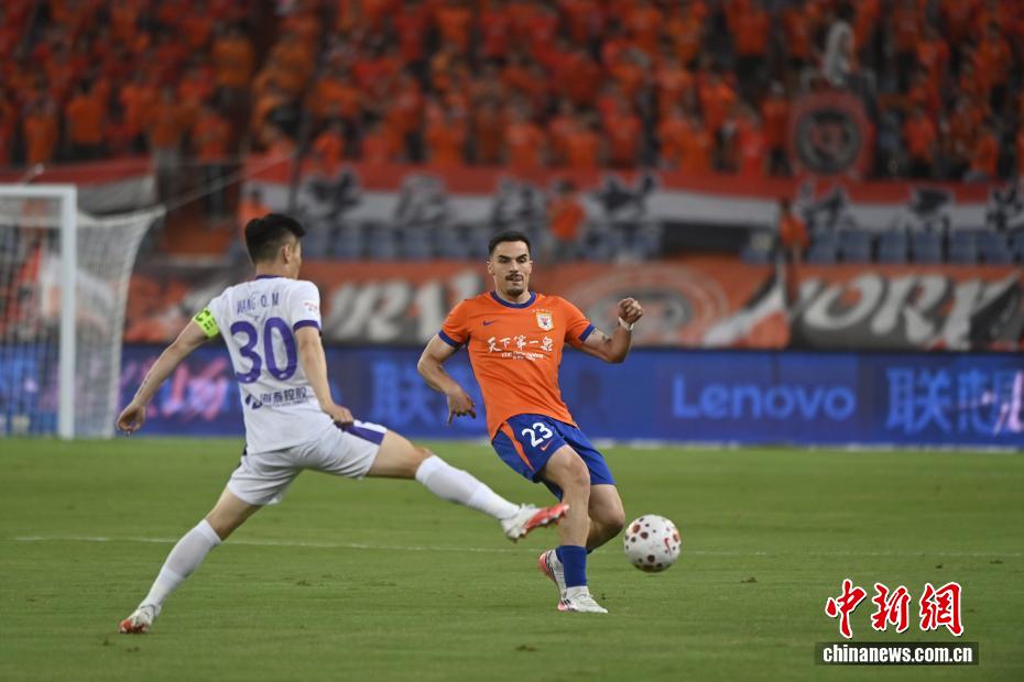 中超联赛：山东泰山队主场2：1击败天津津门虎队