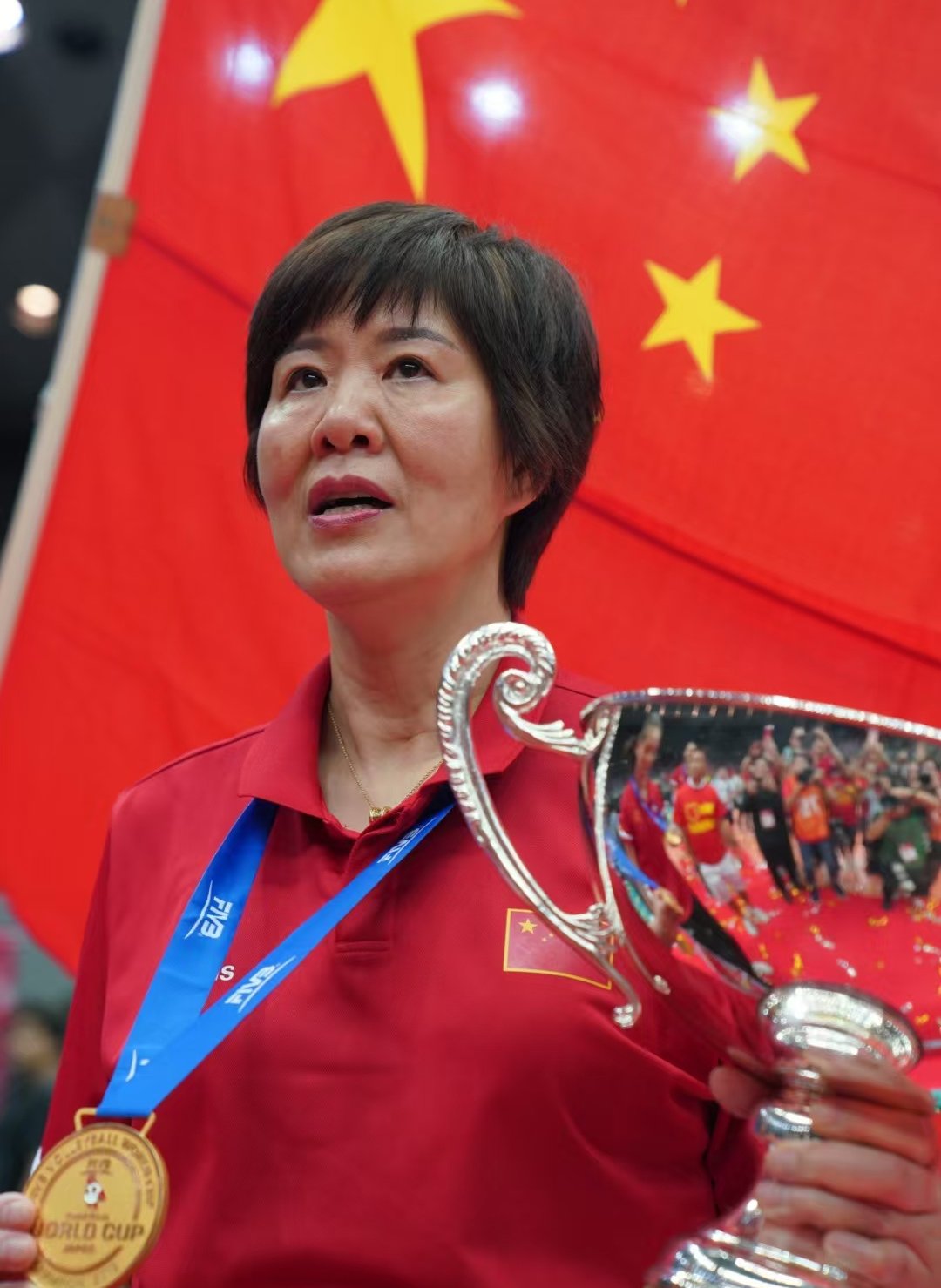 上任教练，郎平官宣，回归国内，名宿助威，薪酬曝光
