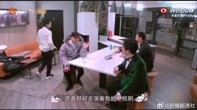 这段名场面反复刷，周冬雨敢说敢聊，几句话道尽表演赛道的现实
