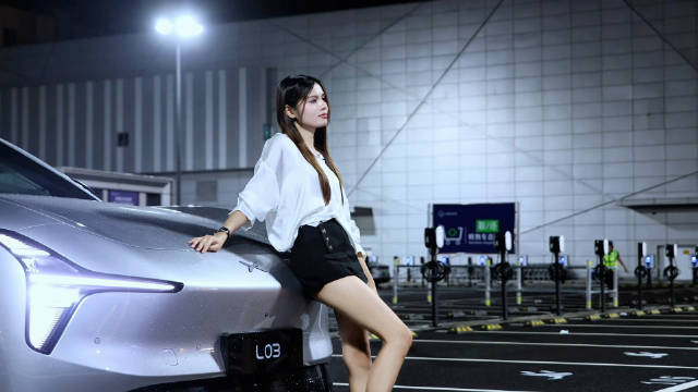 谁懂 夜晚的速度激情不是性能车给的 而是小鹏MONAL03