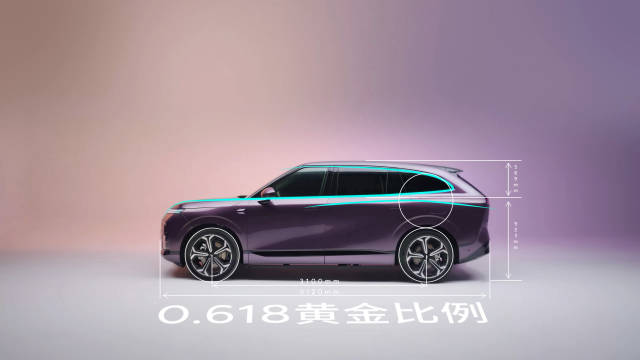 在我看来目前行业对于大五座版本SUV车型有两种开发逻辑和路线