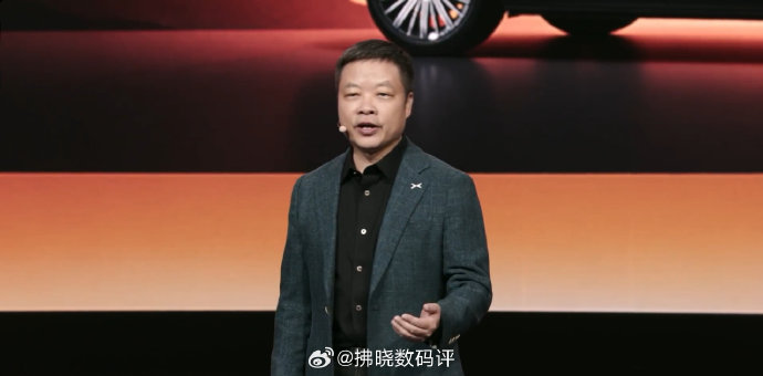 何小鹏开G9L给销冠打气