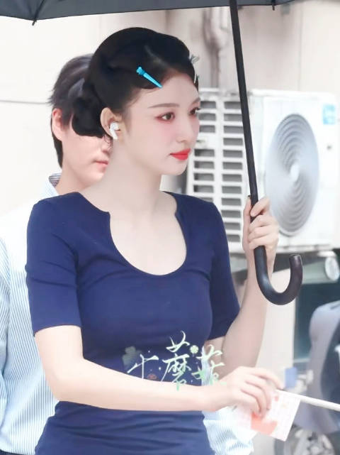 260811裟椤进出妆，今天酷酷的，又是拍民国