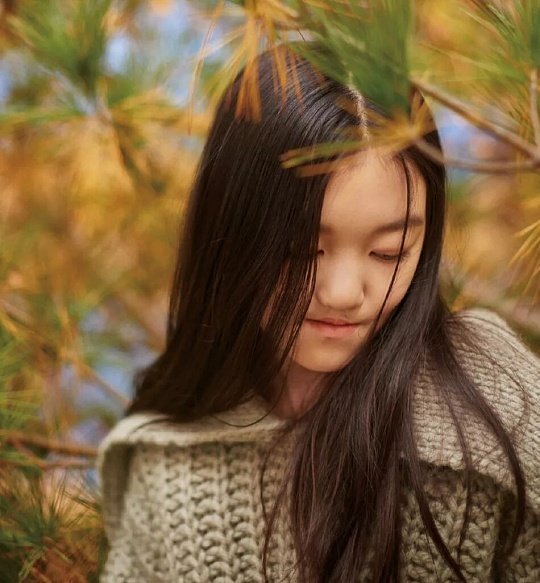 王菲和李亚鹏对李嫣的教育方式有何特点？