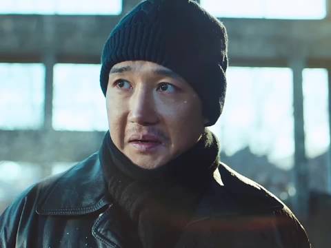 小弟犯错大哥直接剁了一只耳朵，因为一个片段看了整部剧