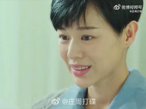 妻子在医院生孩时，无意间看到护士长的脖子，竟发现丈夫的秘密