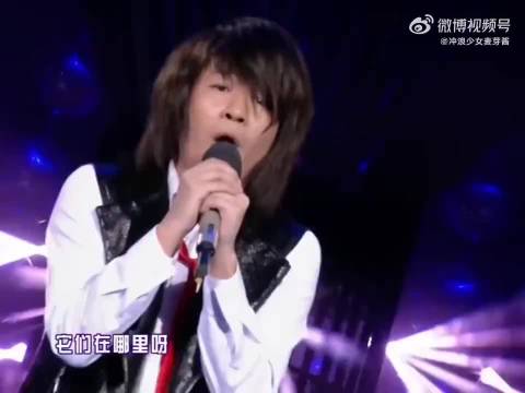 看大张伟模仿朴树秒变许巍时，才觉得实力真的很强