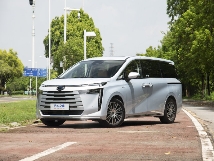 生成25-30万插电混动MPV PPT推荐