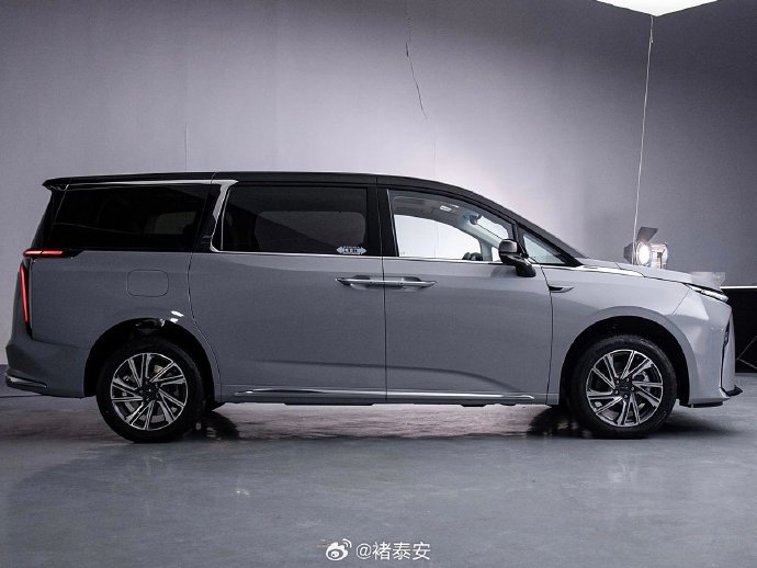 上汽大通MAXUS 大家9超混版的纯电续航里程是多少？