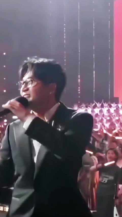 “致敬台前幕后的每一位光影逐梦人”—